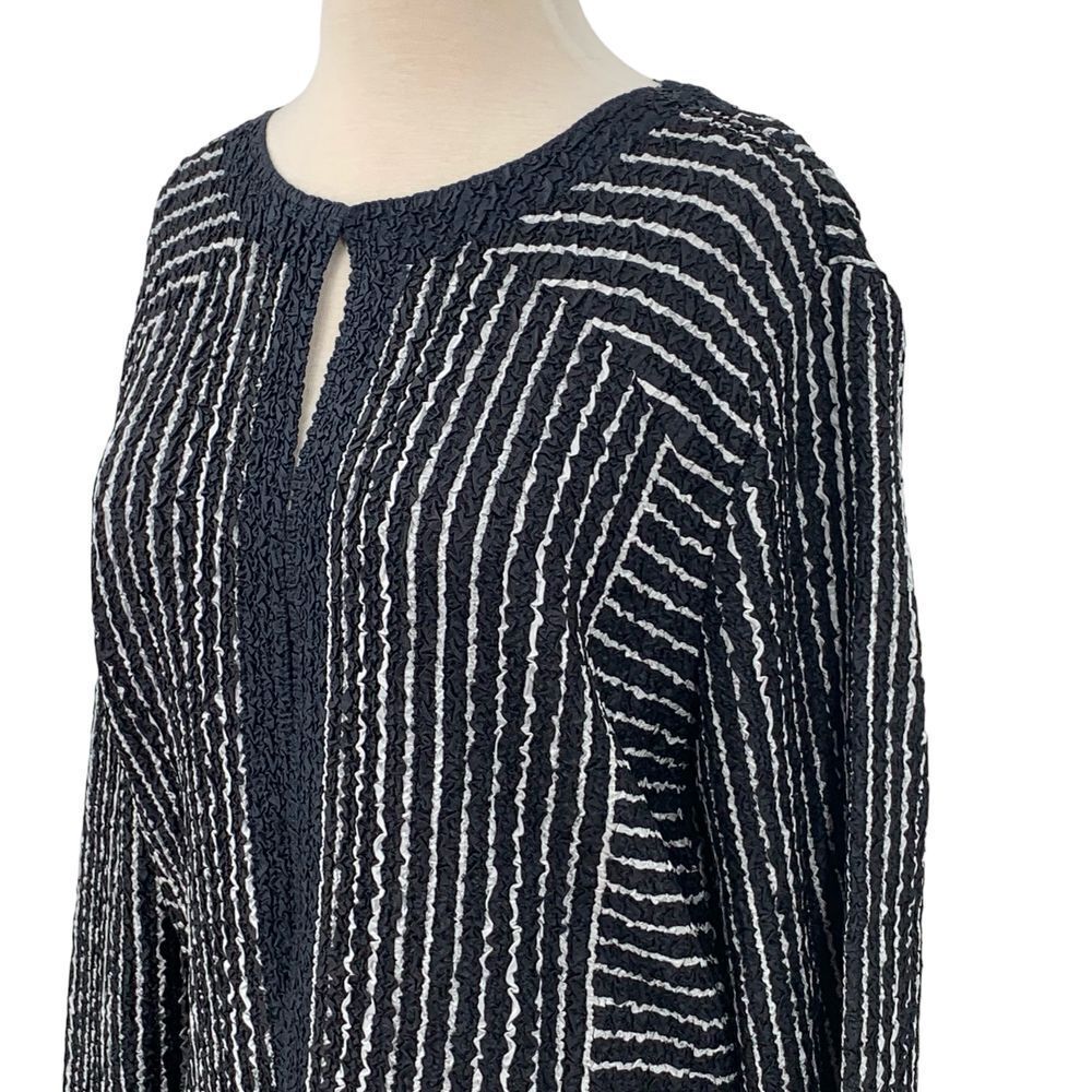 Chico's Travelers LS Open Front Cardigan Black/White Crinkle Striped Size 1/Med‎ - Picture 5 of 6